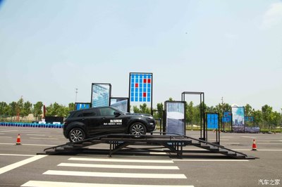 独到倾城 路虎揽胜极光体验会首站走进南京